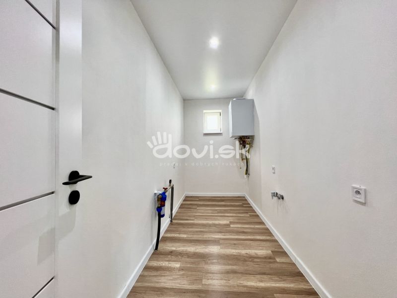 Kvalitný moderný bungalov s terasou a veľkým pozemkom