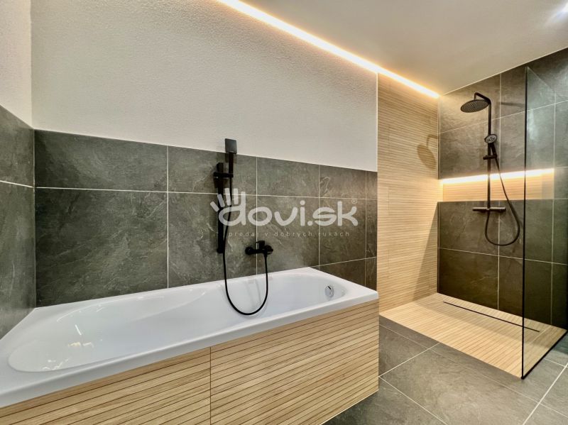 Kvalitný moderný bungalov s terasou a veľkým pozemkom