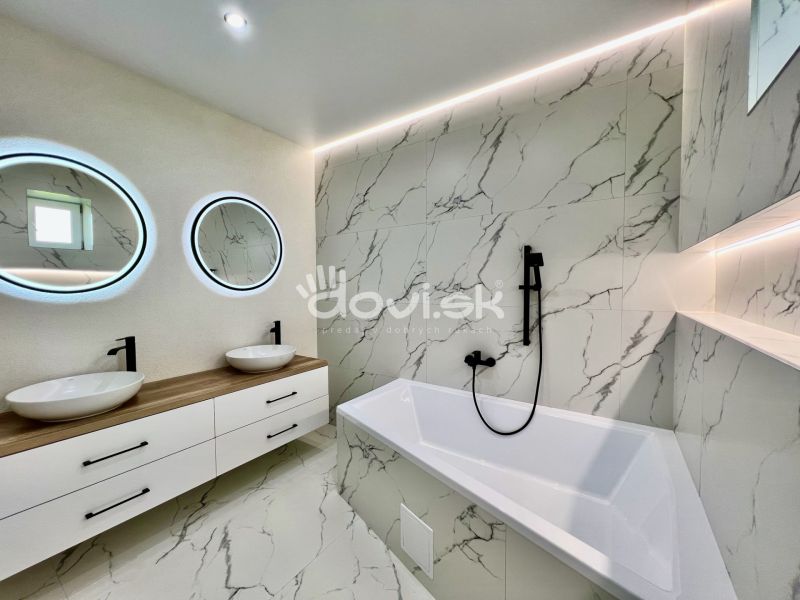 Kvalitný moderný bungalov s terasou a veľkým pozemkom