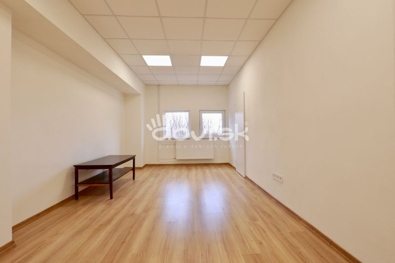 Novozrekonštruované kancelárie a skladové priestory na prenájom