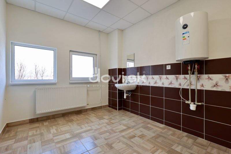 Novozrekonštruované kancelárie a skladové priestory na prenájom