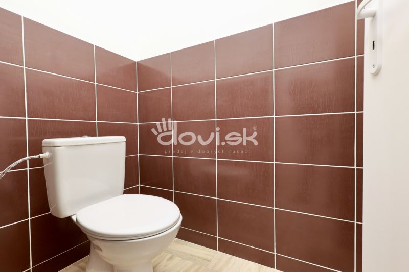 Novozrekonštruované kancelárie a skladové priestory na prenájom