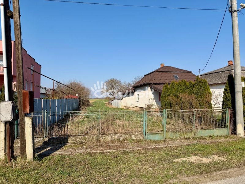 Stavebný pozemok pri rieke Uh v obci Lekárovce