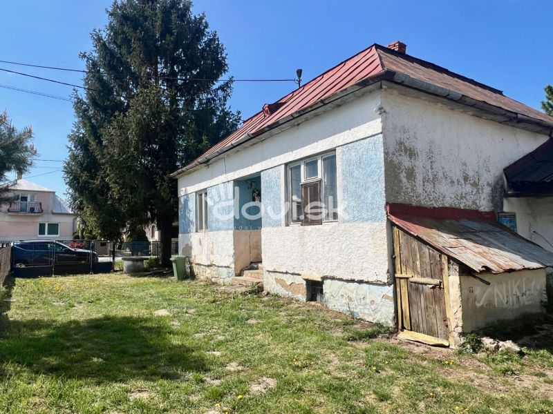 Pozemok so starým domom v Močaranoch
