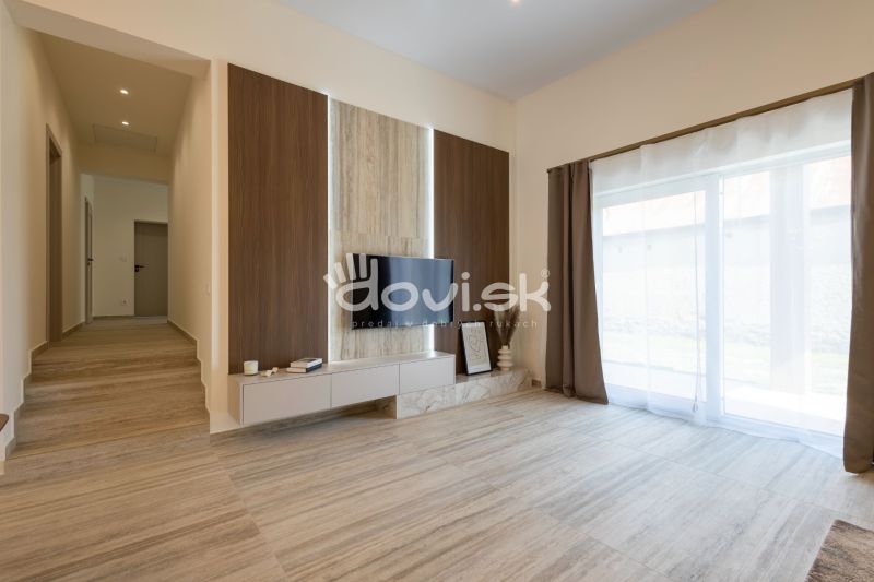 MODERNÝ 4-IZBOVÝ BUNGALOV | ZEMPLÍNSKA ŠIROKÁ