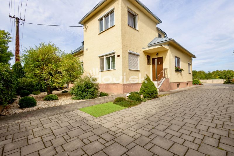 Rodinný dom s takmer 30-árovým pozemkom – Michalovce, Topoľany