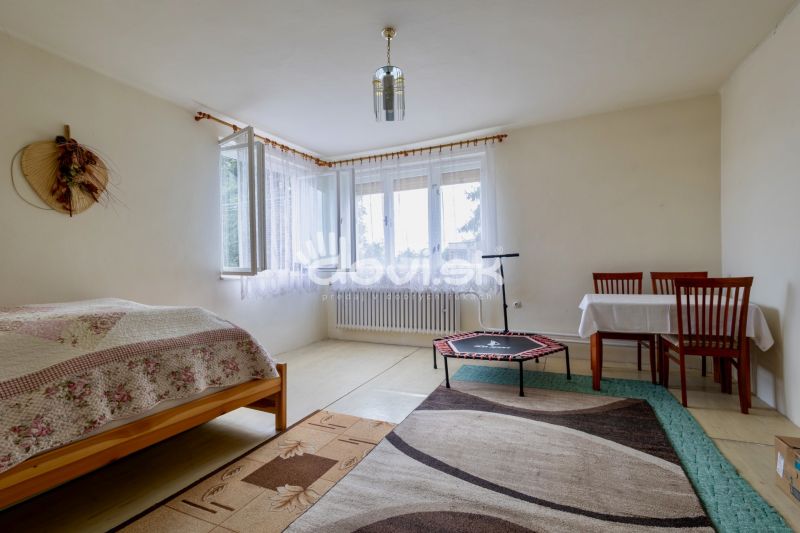 Rodinný dom s takmer 30-árovým pozemkom – Michalovce, Topoľany