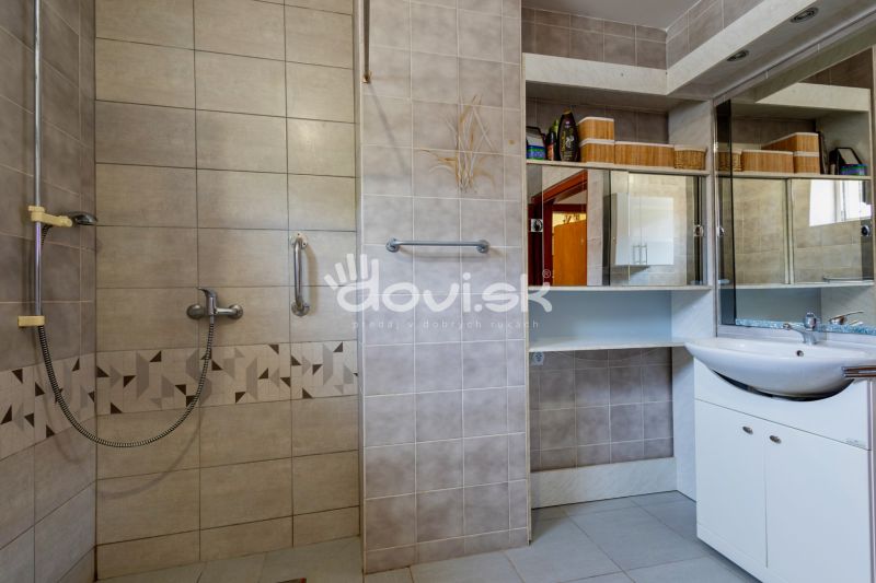 Rodinný dom s takmer 30-árovým pozemkom – Michalovce, Topoľany