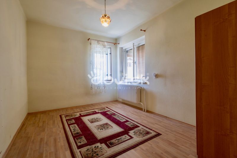 Rodinný dom s takmer 30-árovým pozemkom – Michalovce, Topoľany